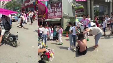 抓J集锦 特精甄选第一现场街头扭打吃瓜围观 赤裸裸床上被逮还有被割屌的 各色良家女神狼狈瞬间 (3)